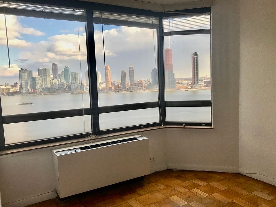 1st image of 630 1st Ave APT 18S