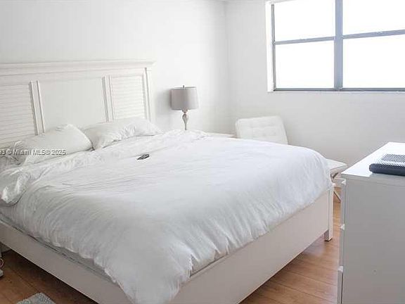 3rd image of 1623 Collins Ave APT 916