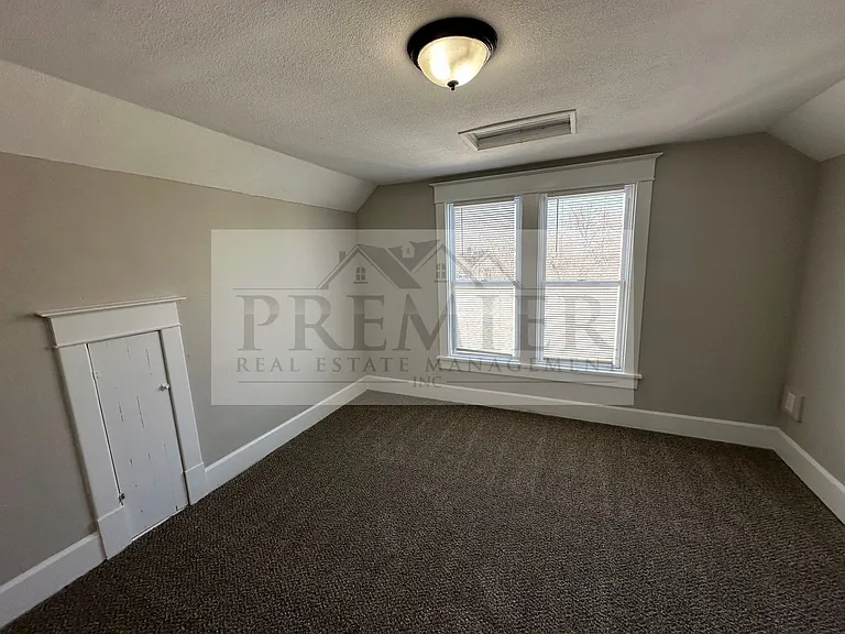 184 W North St — Photo 27