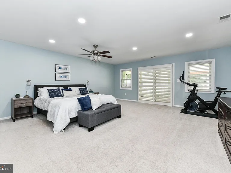 14 Oak Ln — Photo 28