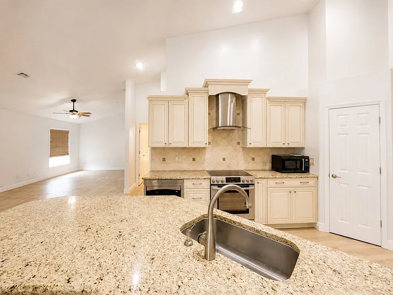2226 Lake Marion Dr — Photo 6