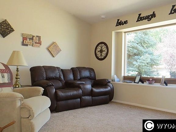 2nd image of 3819 Tam O Shanter Dr