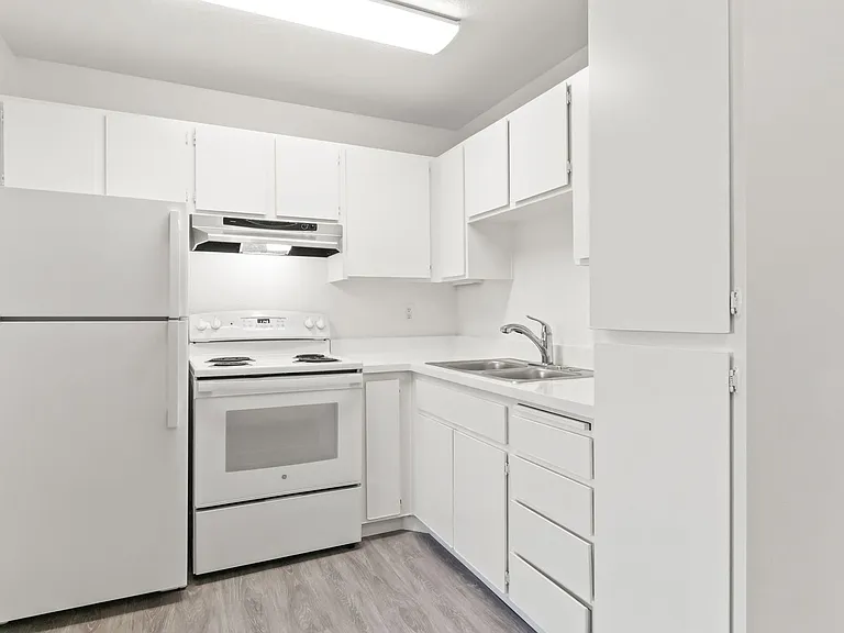 Nestor Regency Apartments — Photo 5