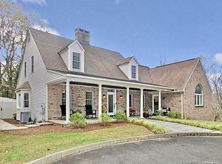 171 E Village Rd, Monroe, CT 06468