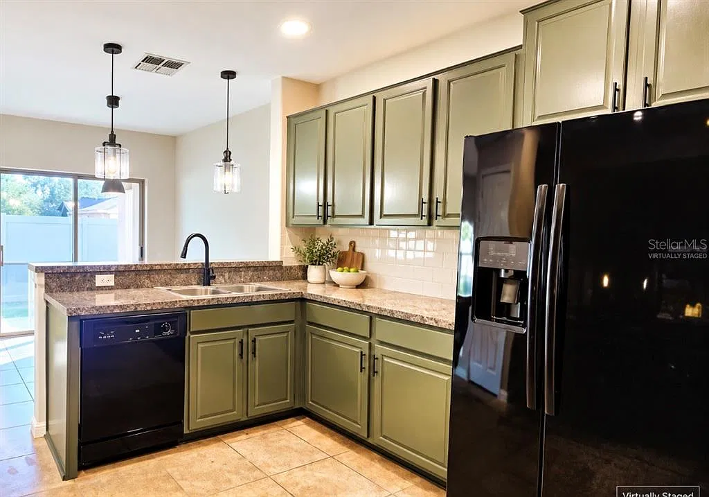 3 bed, 2.5 bath, 1568 sqft, $2,395 — Photo 2