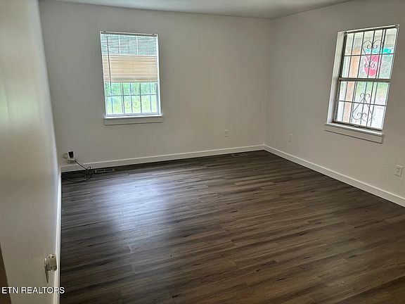 4th image of 2200 Parkview Ave