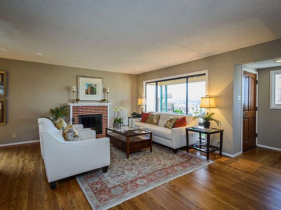 4th image of 38 Lilac Ln