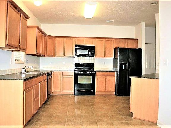 5th image of 3976 Sweetspire Dr