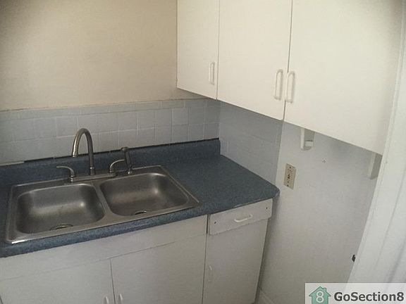 4th image of 211 Cleveland St