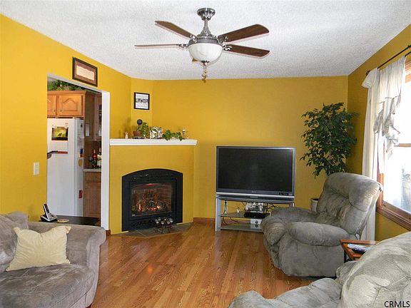 4th image of 19 Farmington Ave