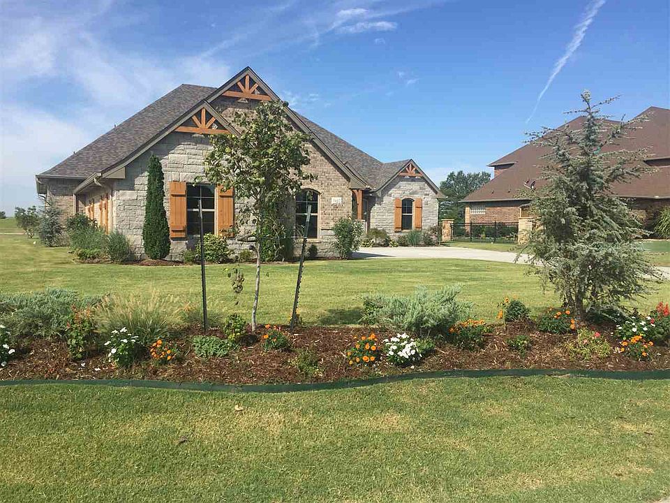 1st image of 1602 Club House Dr