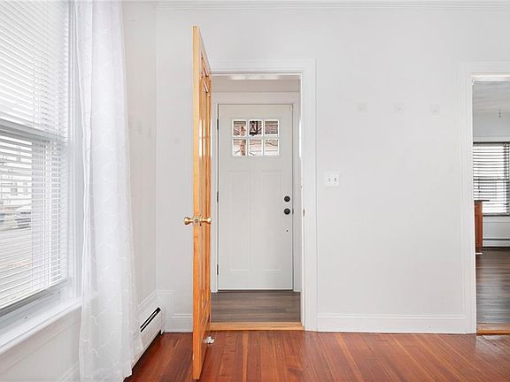 5th image of 106 Oakdale Ave