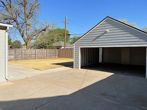 Detached 2-car Garage