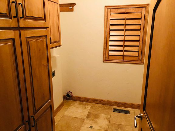 3rd image of 1010 Summerlon Way