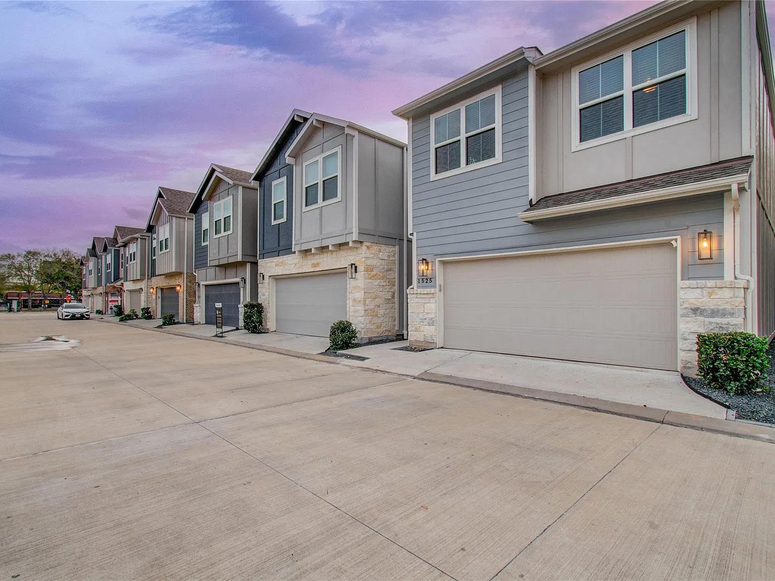 3 bed, 2.5 bath, 1709 sqft, $2,400 — Photo 2