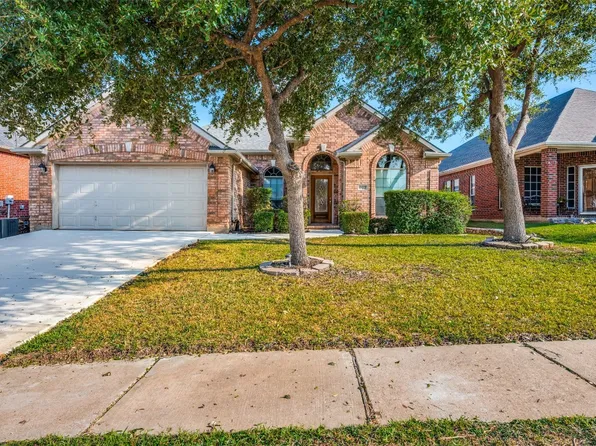667 Morgan Dr, Grand Prairie, TX 75052