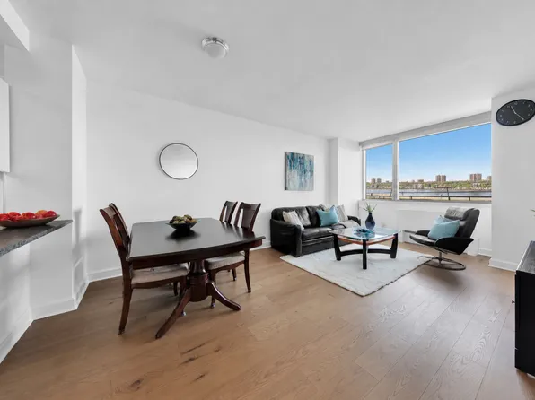 100 Riverside Boulevard image 1 of 13