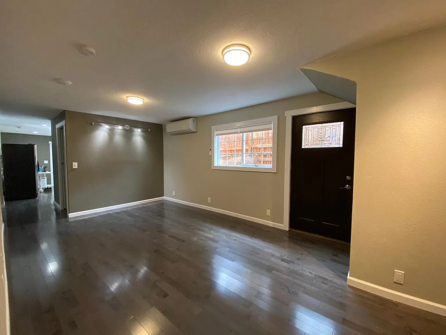 3 bed, 1200 sqft, $3,495 — Photo 4