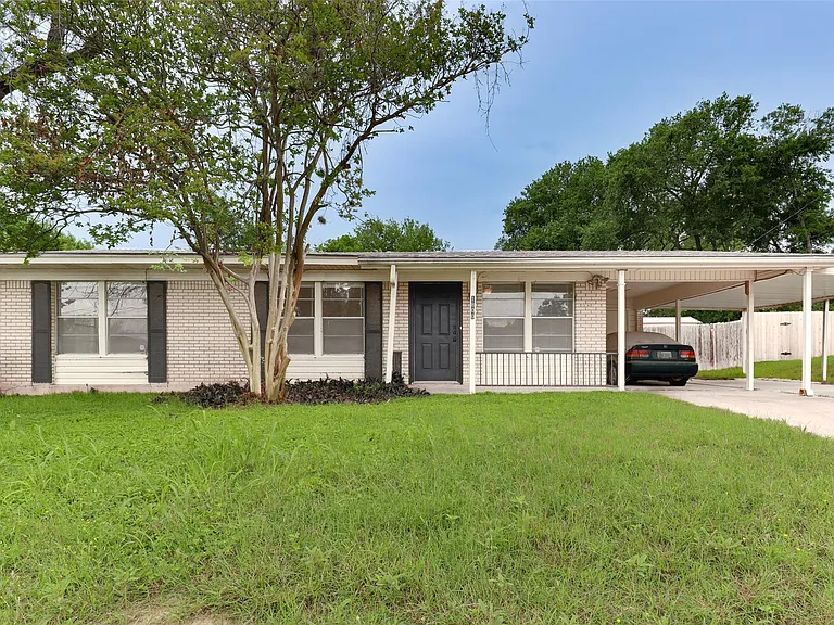 1800 Rhodes Rd — Photo 1