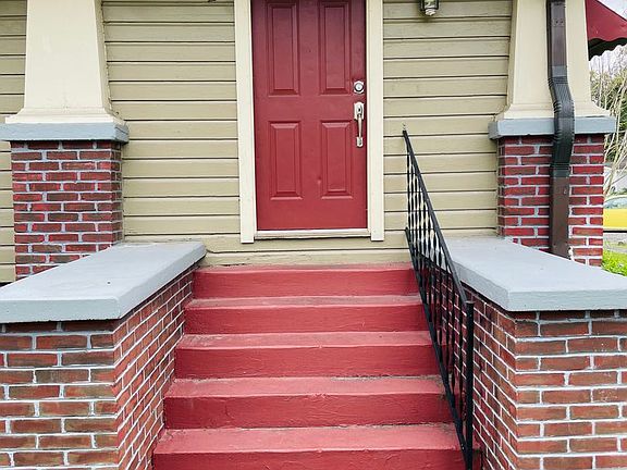 2nd image of 519 E Charles St APT 2