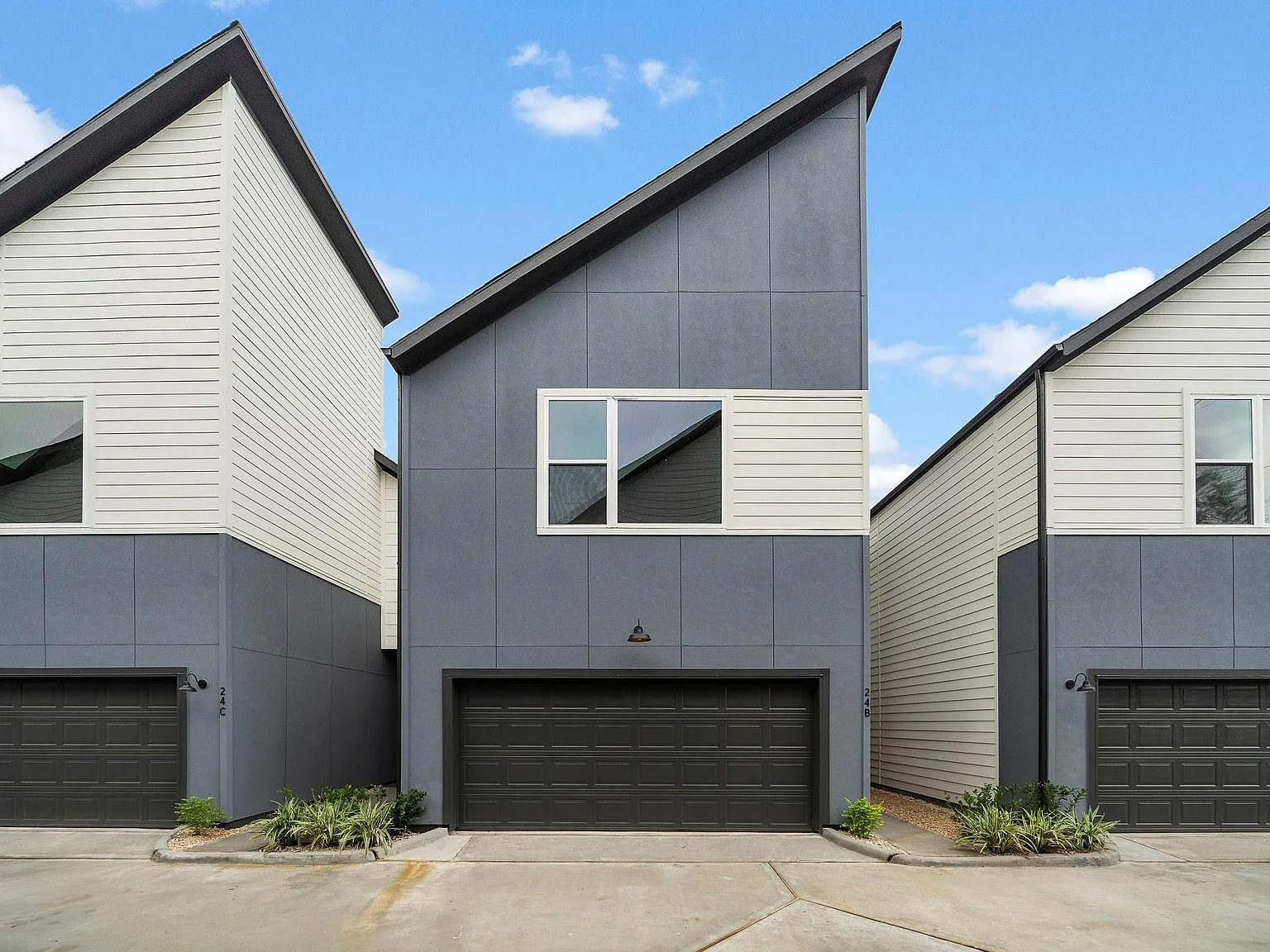 3 bed, 2.5 bath, 1572 sqft, $1,999 — Photo 1