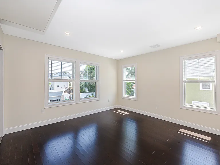 120 Jerome St — Photo 12