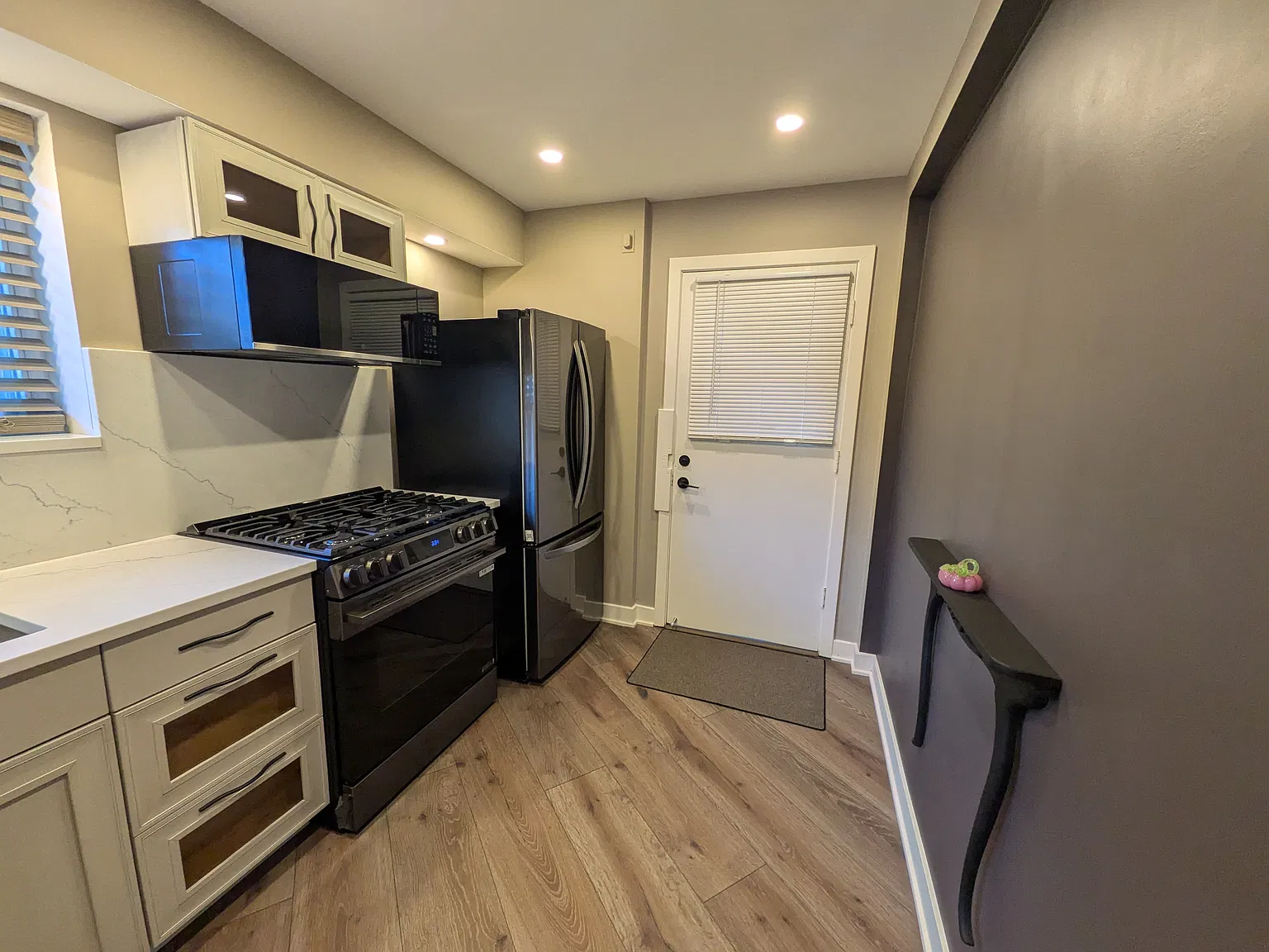 6811 N Northwest Hwy — Photo 4