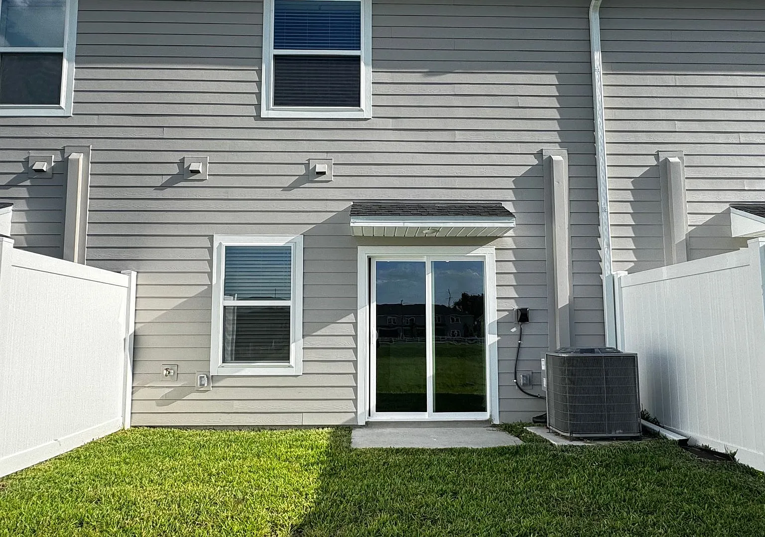 Charming Modern Townhome in Marion Ranch Prime Ocala Location, Internet, Trash & Lawn Care Included! — Photo 2
