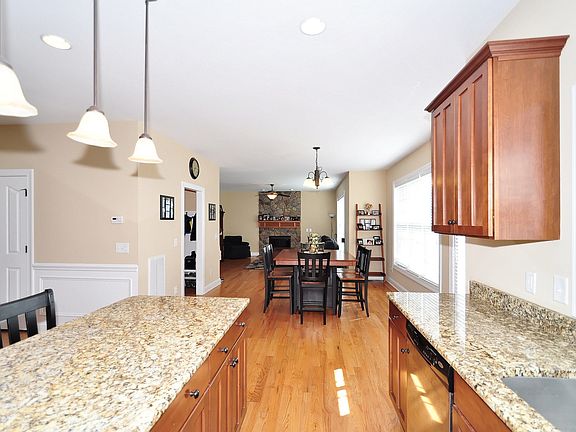 4th image of 1101 Clark Hill Dr
