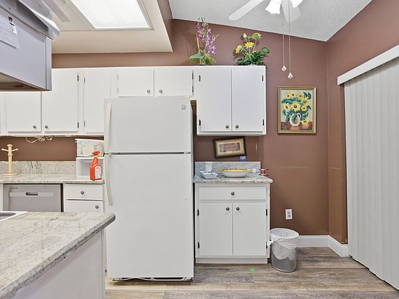 3rd image of 3582 Willa Way #B