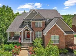 2610 Wyncliff Dr, Commerce Township, MI 48390