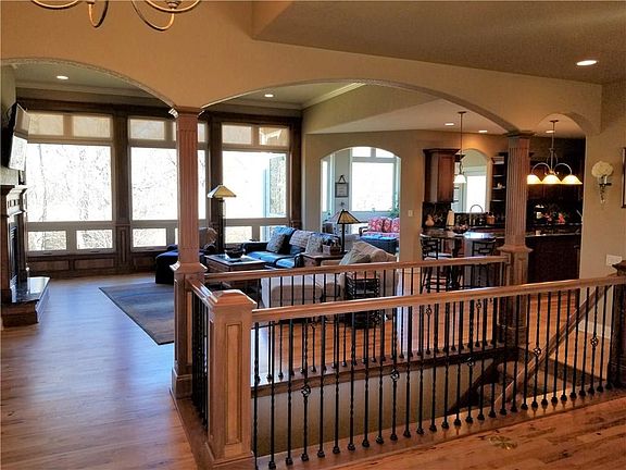 2nd image of 4208 NE Hillcrest Ct