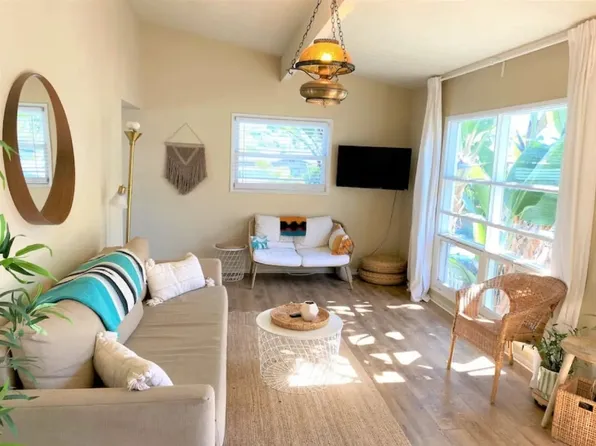 710 3rd St #710, Encinitas, CA 92024