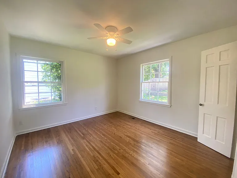 2216 S Florence Ave — Photo 14