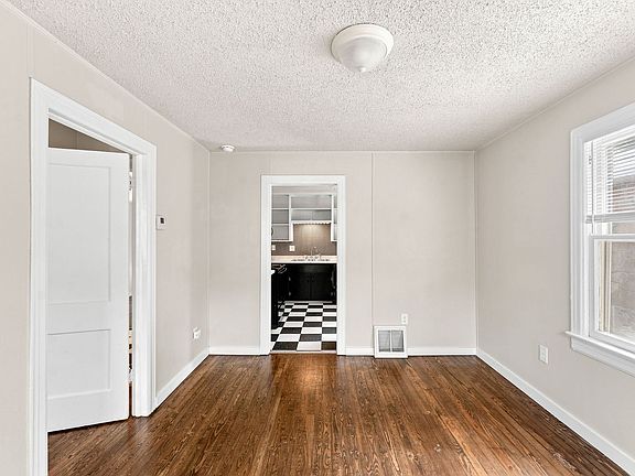 5th image of 512 E Cozy St