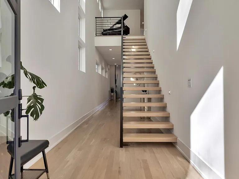 4107 Kimbark Dr — Photo 3