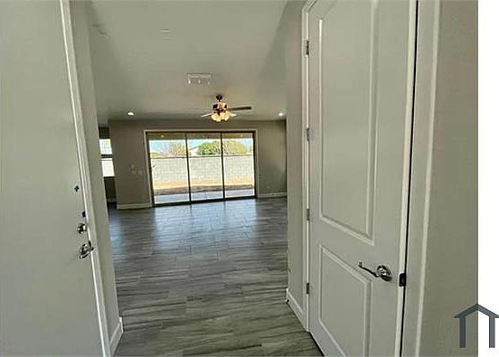 5th image of 628 W Derringer Way