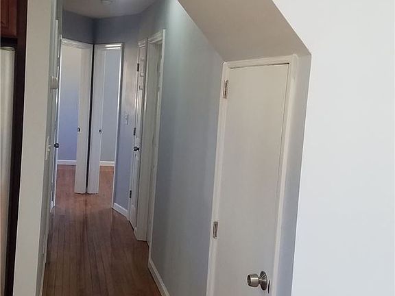 3rd image of 119 Suffolk Ave