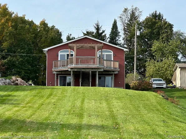 2955 Rubbins Rd, Howell, MI 48843