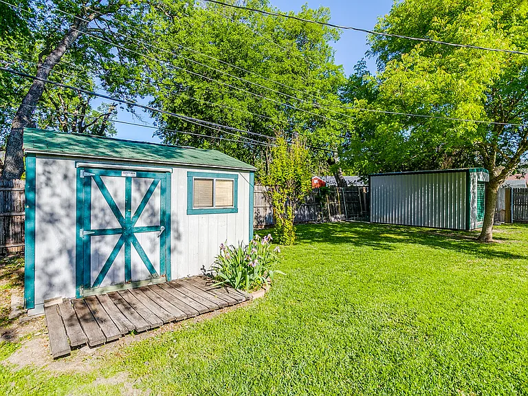 1104 Sproles Dr — Photo 35