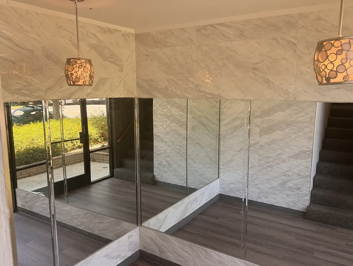 2 bed, 900 sqft, $2,300 — Photo 2