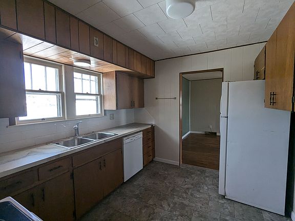 3rd image of 108 E 1st St