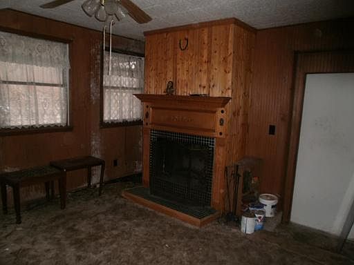 2nd image of 526 N Division St