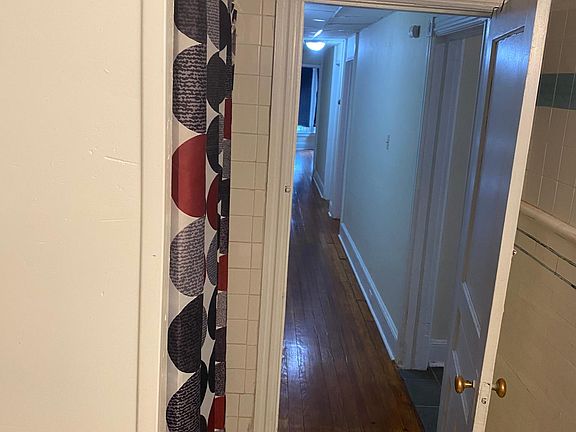 3rd image of 404B W 1st Ave #404B