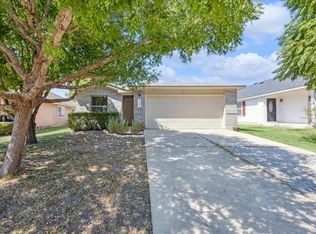 108 Loryn Dr, Hutto, TX 78634