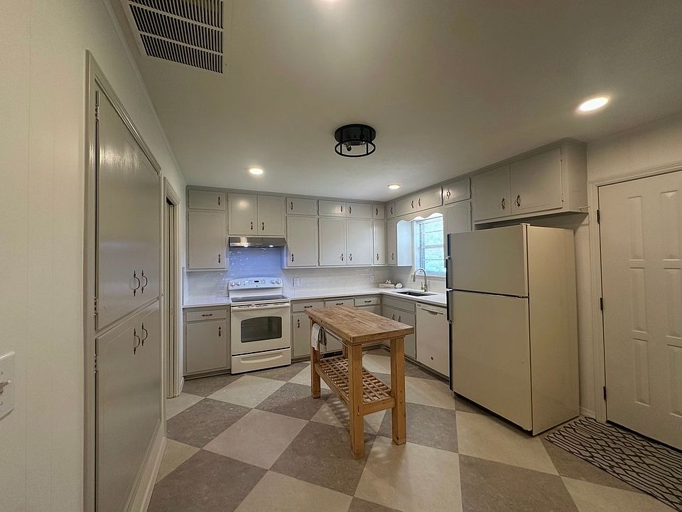 1st image of 1612 E Frontier Dr