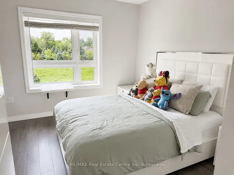 35 Kingsbury Sq #322 — Photo 10
