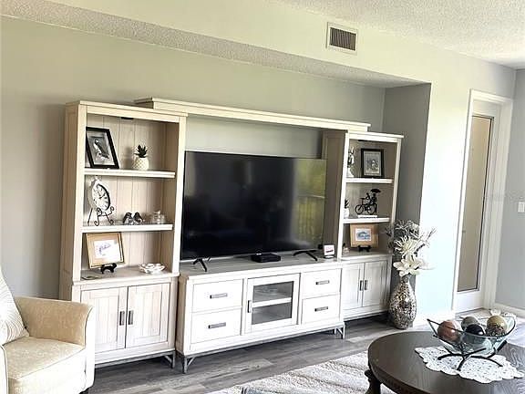 5th image of 8 Belleview Blvd APT 402