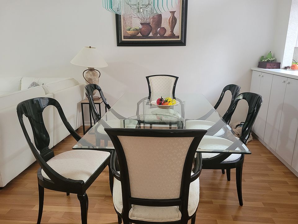 Dining Room table/chairs