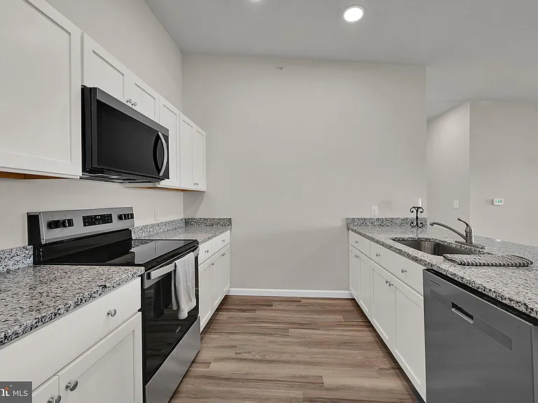 1000 Colby Ln #1101 — Photo 19